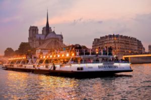 bateaux mouches à Paris